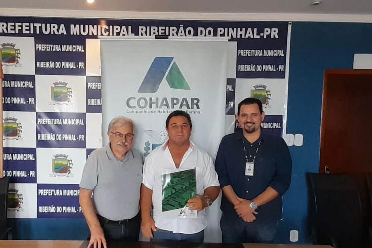 COHAPAR entrega Títulos de Regularização em Douradina, Ribeirão do Pinhal e Turvo