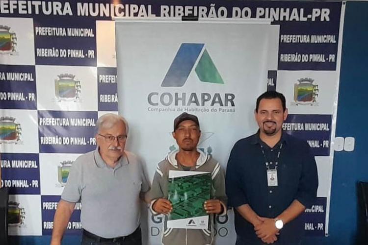 COHAPAR entrega Títulos de Regularização em Douradina, Ribeirão do Pinhal e Turvo