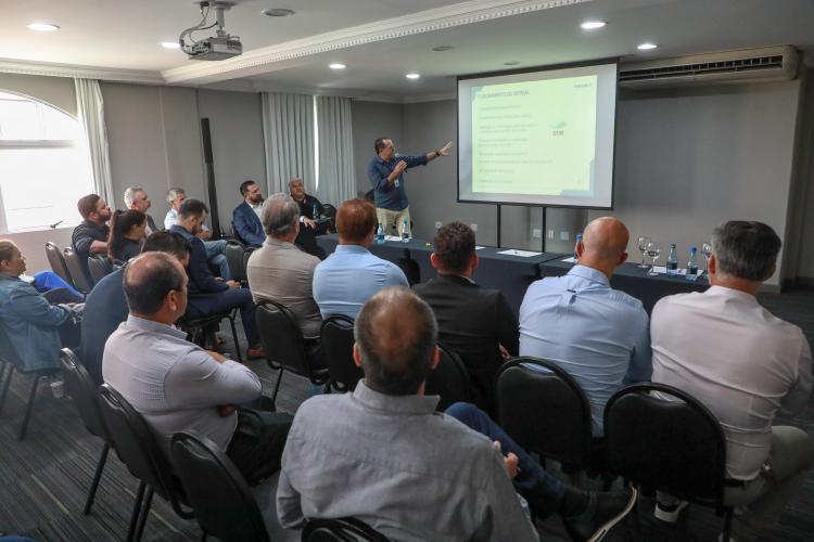 Secid apresenta programas de desenvolvimento urbano e regional aos prefeitos da Região Metropolitana de Curitiba