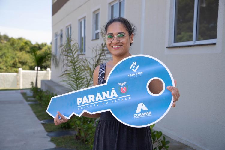 Com apoio da COHAPAR, 192 famílias recebem apartamentos em novo Residencial na Capital