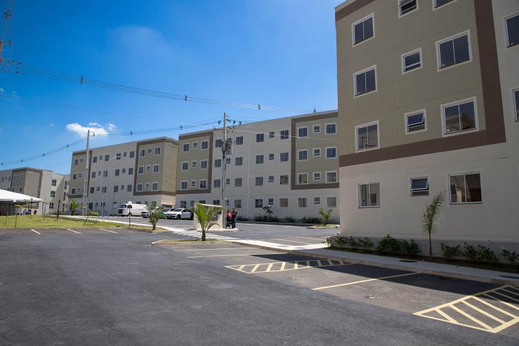 Com apoio da COHAPAR, 192 famílias recebem apartamentos em novo Residencial na Capital