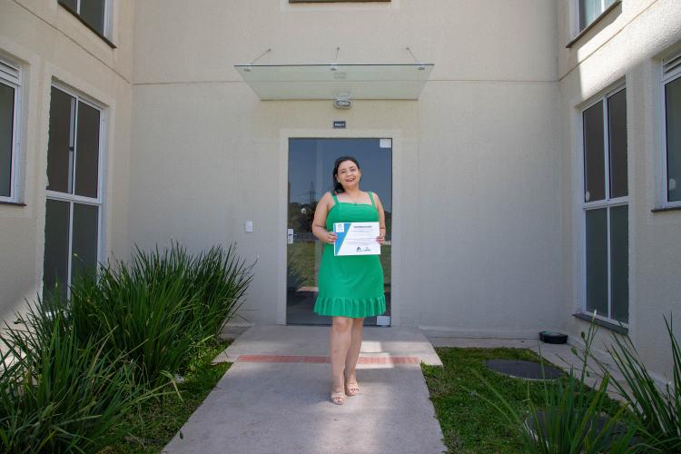 Com apoio da COHAPAR, 192 famílias recebem apartamentos em novo Residencial na Capital