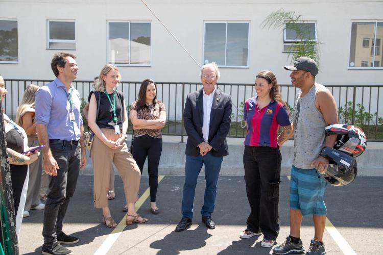 Com apoio da COHAPAR, 192 famílias recebem apartamentos em novo Residencial na Capital