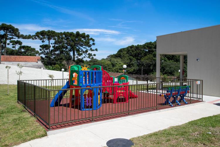 Com apoio da COHAPAR, 192 famílias recebem apartamentos em novo Residencial na Capital