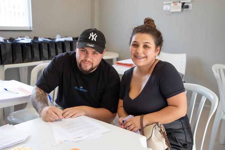 Com recursos do Casa Fácil Paraná, Cohapar entrega apartamentos em Pinhais