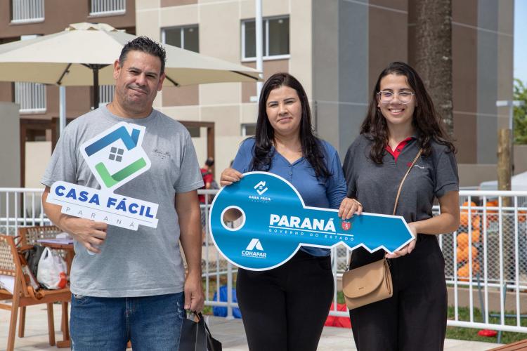 Com recursos do Casa Fácil Paraná, Cohapar entrega apartamentos em Pinhais