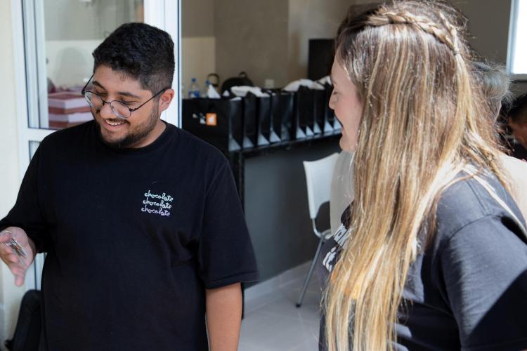 Com recursos do Casa Fácil Paraná, Cohapar entrega apartamentos em Pinhais