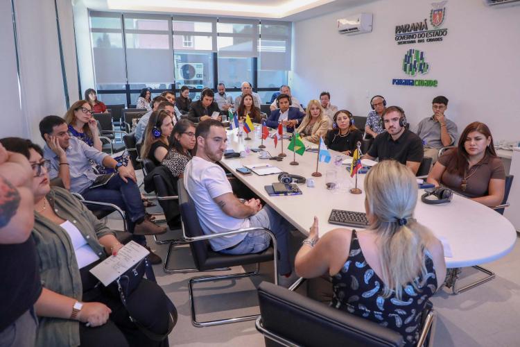 Asfalto Novo, Vida Nova chama a atenção de comitiva latino-americana em visita ao Paraná