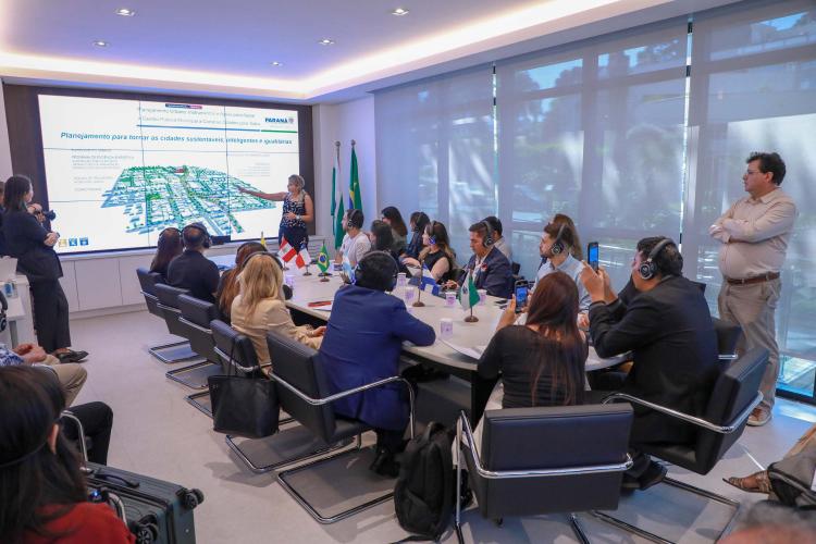 Asfalto Novo, Vida Nova chama a atenção de comitiva latino-americana em visita ao Paraná