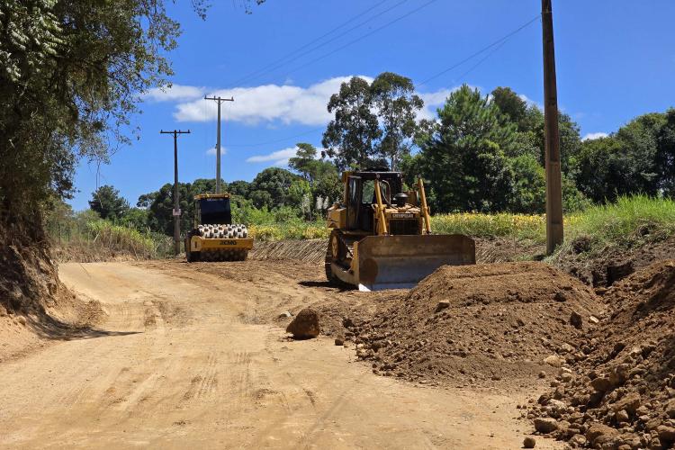 Pavimentação entre Mandirituba e São José dos Pinhais avança com drenagem e terraplenagem