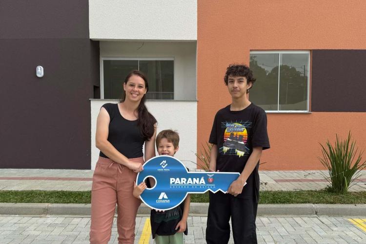 Com apoio do Casa Fácil Paraná, famílias de Araucária conquistam imóveis próprios