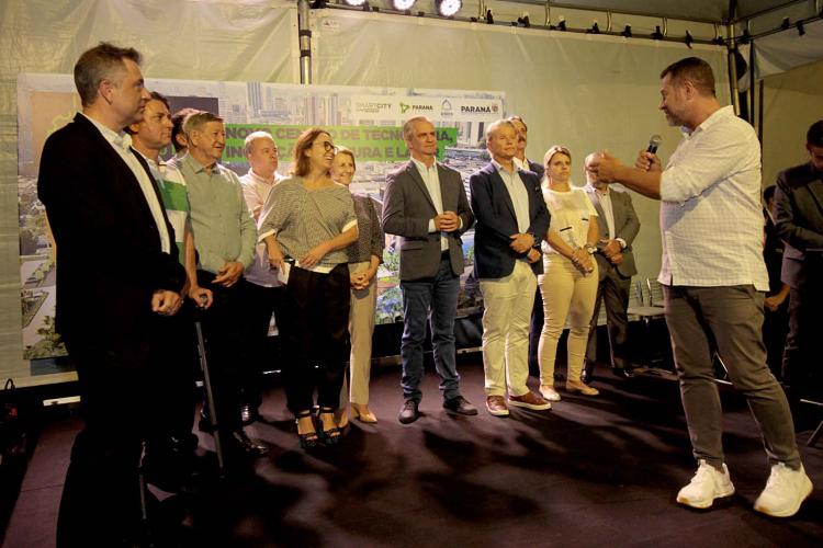 Fábrica de Ideias é apresentada a autoridades e empresários no encerramento do Smart City