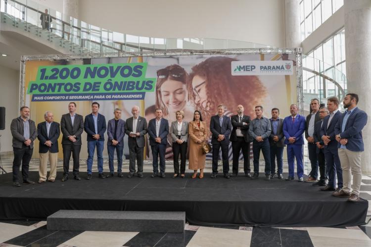 Estado vai distribuir 1.200 novos abrigos para pontos de ônibus em 30 Cidades paranaenses