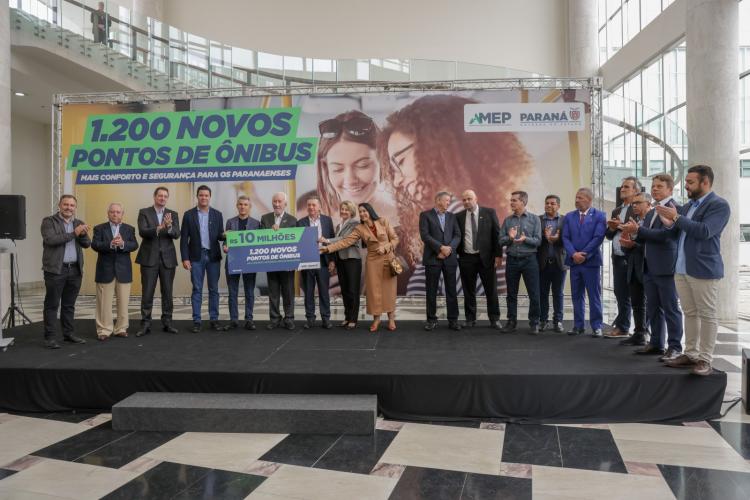 Estado vai distribuir 1.200 novos abrigos para pontos de ônibus em 30 Cidades paranaenses