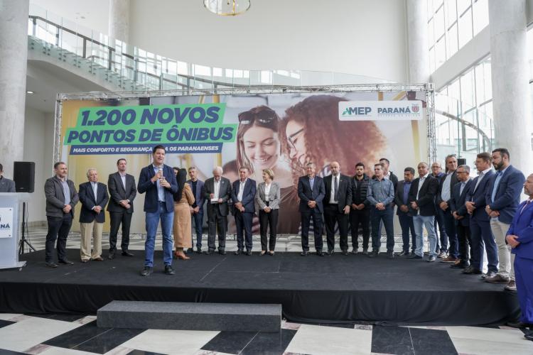 Estado vai distribuir 1.200 novos abrigos para pontos de ônibus em 30 Cidades paranaenses