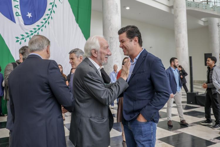 Estado vai distribuir 1.200 novos abrigos para pontos de ônibus em 30 Cidades paranaenses