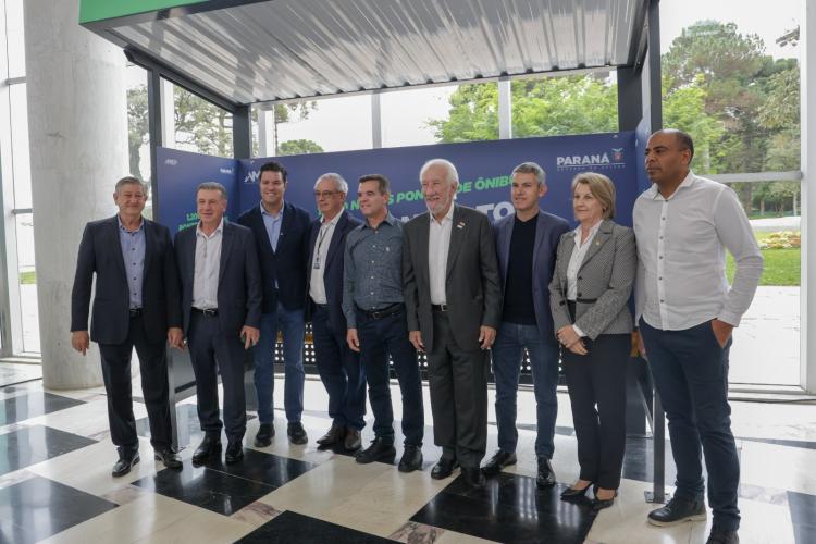 Estado vai distribuir 1.200 novos abrigos para pontos de ônibus em 30 Cidades paranaenses