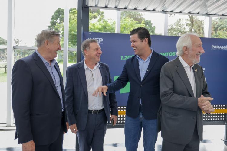 Estado vai distribuir 1.200 novos abrigos para pontos de ônibus em 30 Cidades paranaenses