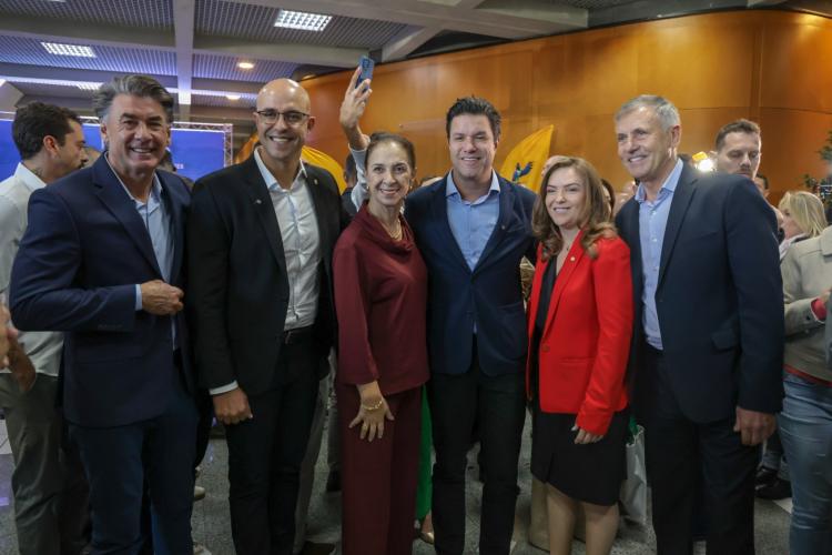 Governador destaca parceria com municípios na posse da nova diretoria da AMP