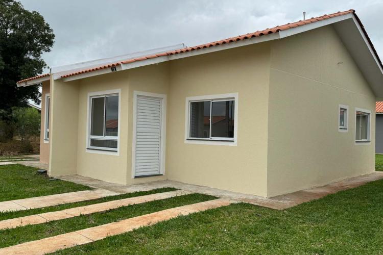 61 famílias de Guarapuava recebem chaves da casa própria com apoio do Estado