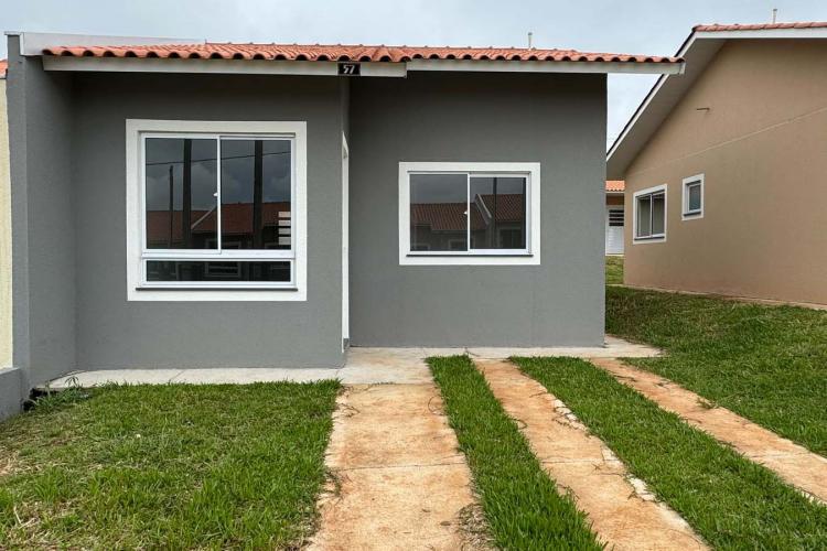 61 famílias de Guarapuava recebem chaves da casa própria com apoio do Estado