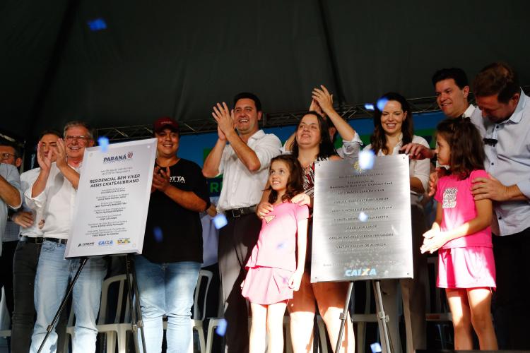Governador inaugura Bairro planejado com 371 casas em Assis Chateaubriand