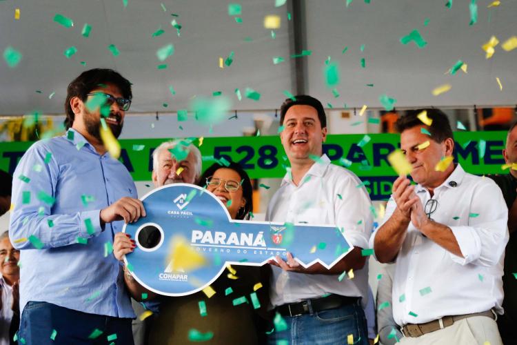 Sonho realizado: governador entrega residencial com 528 apartamentos em Guarapuava