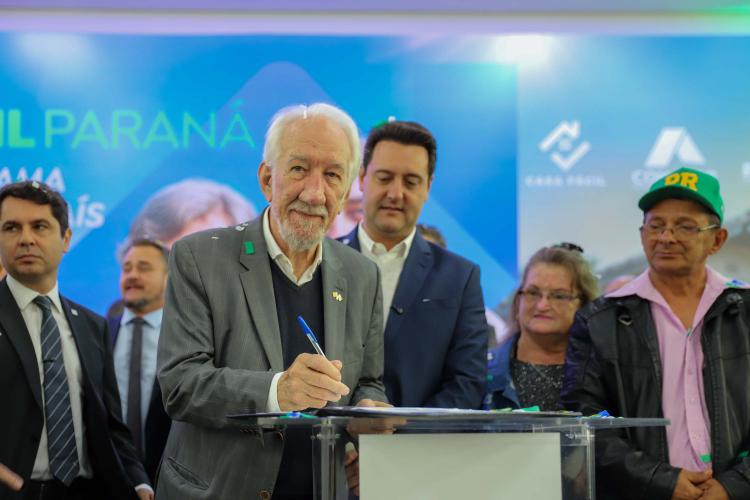 Estado assina contratos do Vida Nova para construir 2,5 mil c asas para famílias de áreas de risco