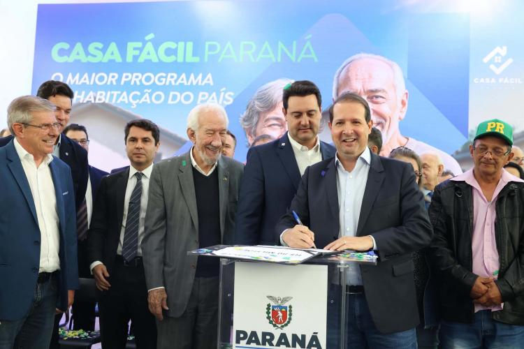 Estado assina contratos do Vida Nova para construir 2,5 mil c asas para famílias de áreas de risco