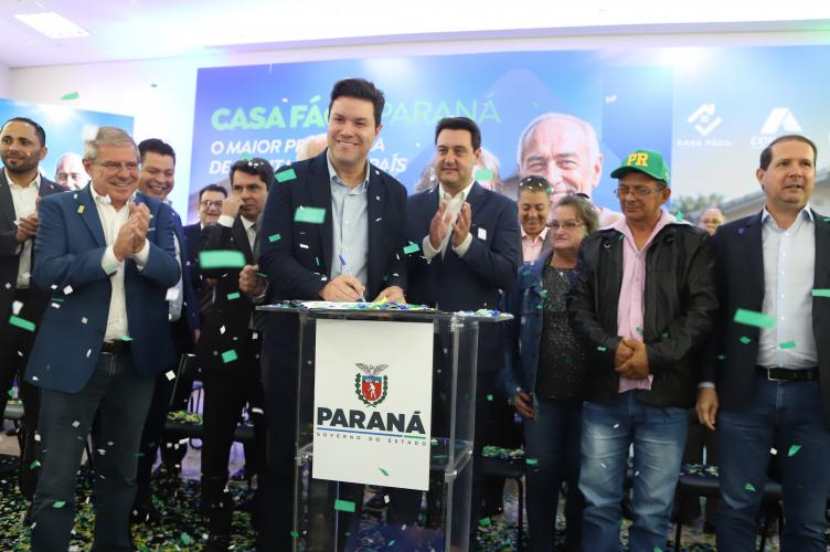 Estado assina contratos do Vida Nova para construir 2,5 mil c asas para famílias de áreas de risco