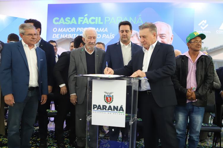 Estado assina contratos do Vida Nova para construir 2,5 mil c asas para famílias de áreas de risco