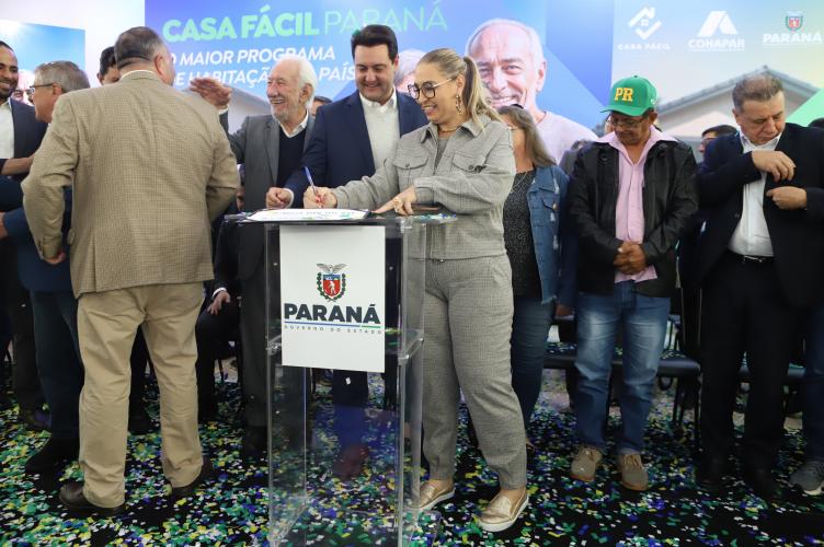 Estado assina contratos do Vida Nova para construir 2,5 mil c asas para famílias de áreas de risco