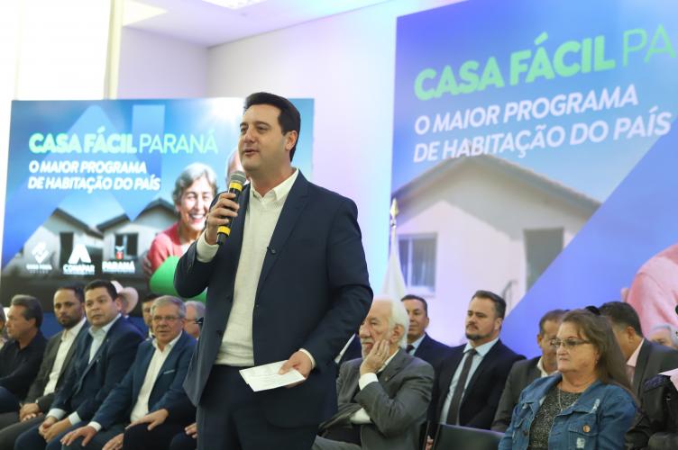 Convênio entre COHAPAR e Sanepar vai levar banheiros a mais de 3 mil residências