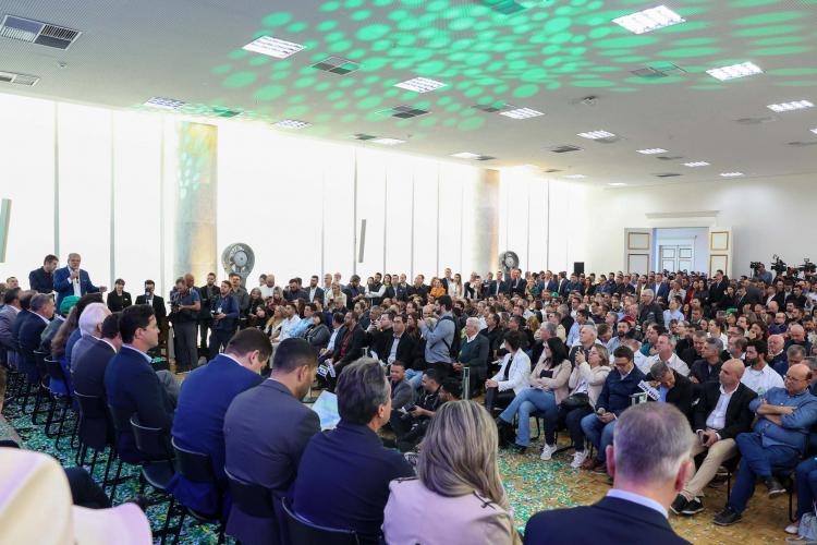 Convênio entre COHAPAR e Sanepar vai levar banheiros a mais de 3 mil residências