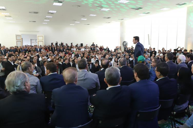 Convênio entre COHAPAR e Sanepar vai levar banheiros a mais de 3 mil residências