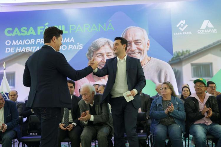 Convênio entre COHAPAR e Sanepar vai levar banheiros a mais de 3 mil residências