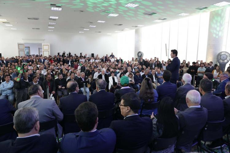 Convênio entre COHAPAR e Sanepar vai levar banheiros a mais de 3 mil residências