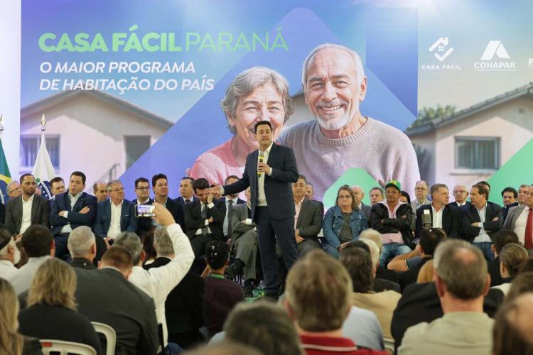 Convênio entre COHAPAR e Sanepar vai levar banheiros a mais de 3 mil residências