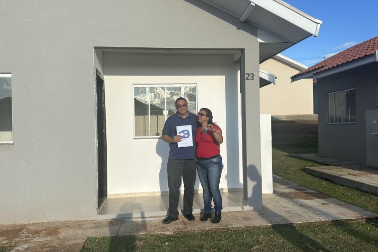 COHAPAR entrega chaves da casa própria a 48 famílias de Japira
