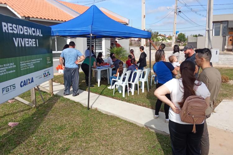 Com recursos do Estado, 55 famílias de Palmeira recebem as chaves dos novos lares