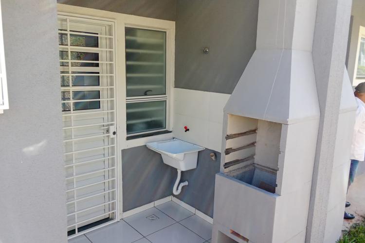 Com recursos do Estado, 55 famílias de Palmeira recebem as chaves dos novos lares