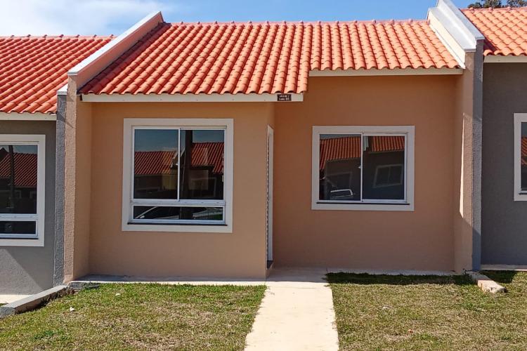 Com recursos do Estado, 55 famílias de Palmeira recebem as chaves dos novos lares