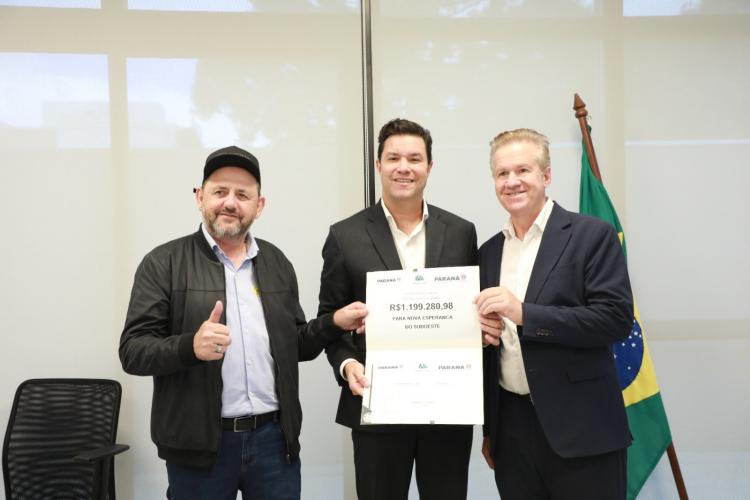 Iluminação, barracão, asfalto e capela: Cidades libera R$ 11,7 milhões em investimentos para seis municípios Foto: Valdelino Pontes/SECID-PR