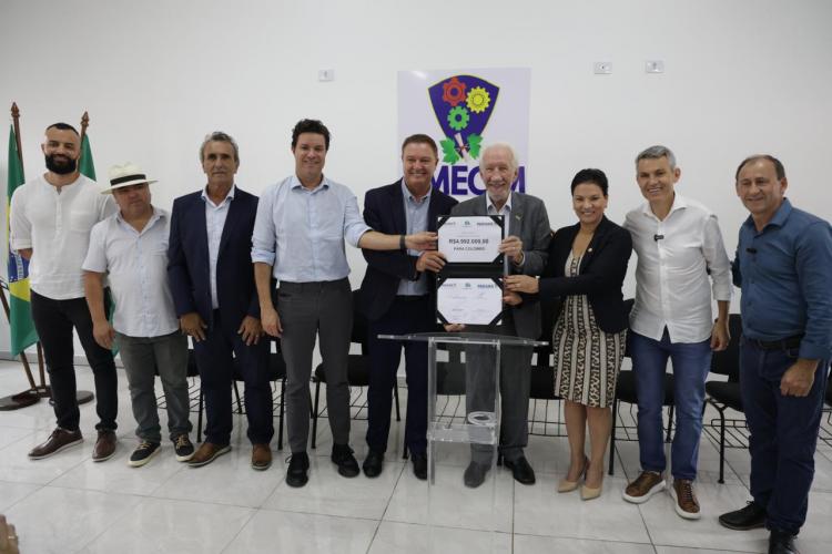 Estado formaliza investimento de R$ 4,7 milhões para pavimentação em Colombo