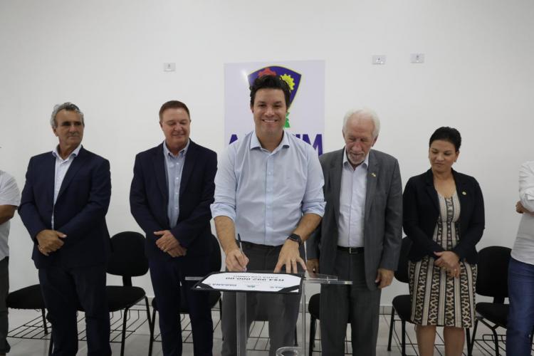 Estado formaliza investimento de R$ 4,7 milhões para pavimentação em Colombo