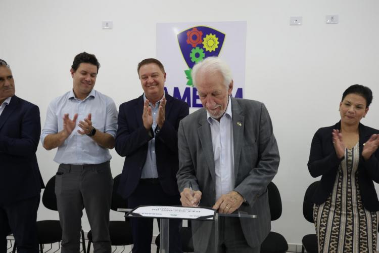 Estado formaliza investimento de R$ 4,7 milhões para pavimentação em Colombo