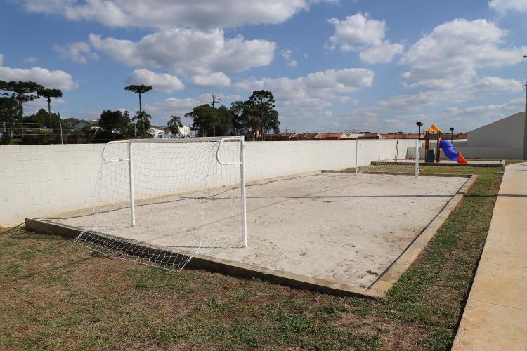 Com apoio do Estado, 90 famílias de Fazenda Rio Grande recebem chaves da casa própria