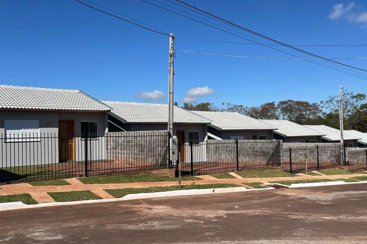 Em Paranavaí, 31 famílias recebem a casa própria com apoio do Casa Fácil Paraná