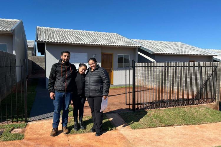 Em Paranavaí, 31 famílias recebem a casa própria com apoio do Casa Fácil Paraná