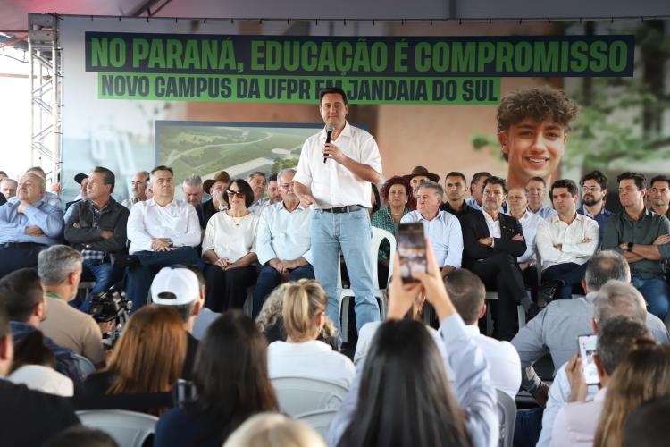 Governador assina ordem de serviço para construção de sede da UFPR e inaugura pavimento da Avenida da Amizade em Jandaia do Su